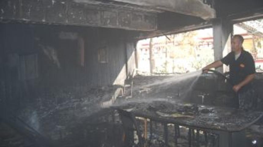 Okulda &ccedil;ıkan yangın korkuttu