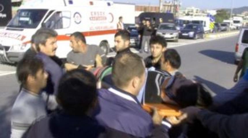 Karşı şeride ge&ccedil;en TIR faciaya neden oldu: En az 5 &ouml;l&uuml;