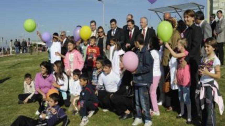 Yuvada kalan &ccedil;ocuklar u&ccedil;urtma şenliğinde buluştu