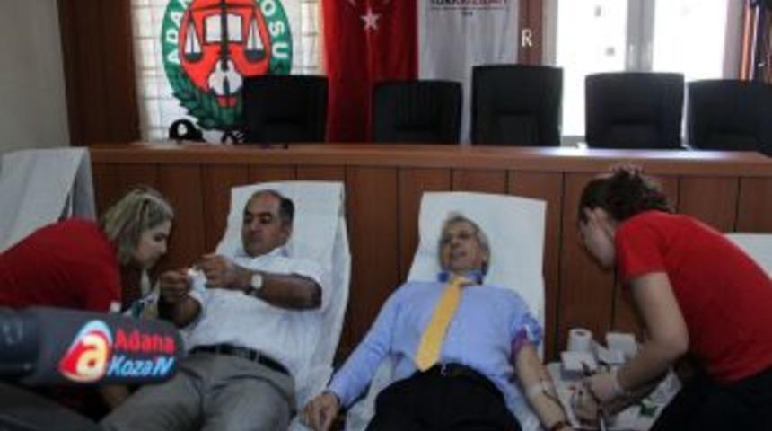 Avukatlar Kızılay&rsquo;a kan bağışladı