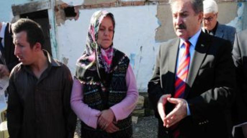 DP Başkanı Zeybek, şehit ailesine taziye ziyaretinde bulundu