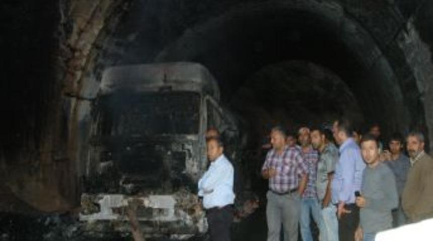 Tunceli-Erzincan kara yolu saatler sonra a&ccedil;ıldı