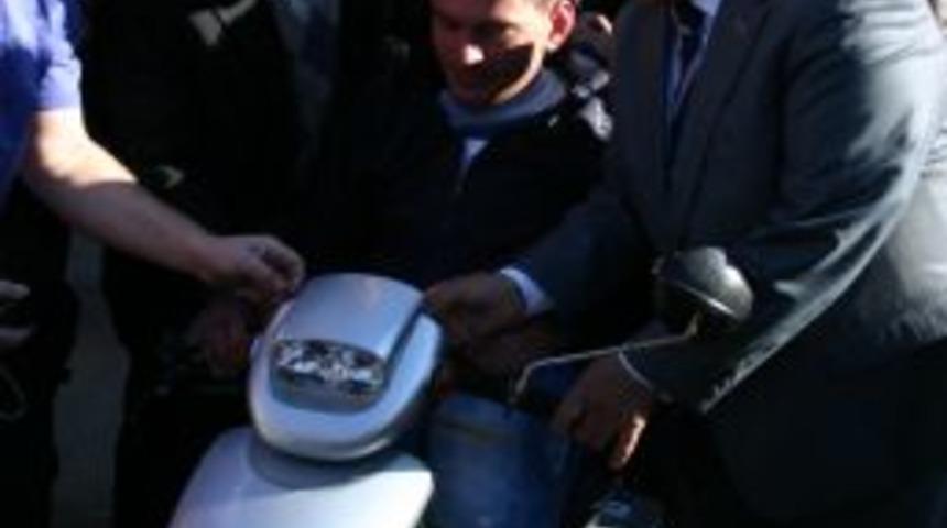 Gurbet&ccedil;ilerden, engelli vatandaşlara ak&uuml;l&uuml; ara&ccedil; yardımı