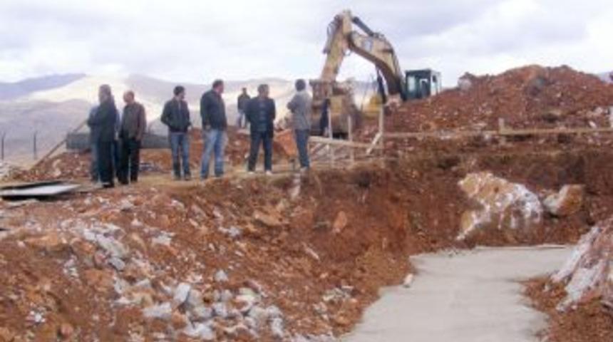 B&ouml;lgenin en b&uuml;y&uuml;k soğuk hava deposunun temeli atıldı