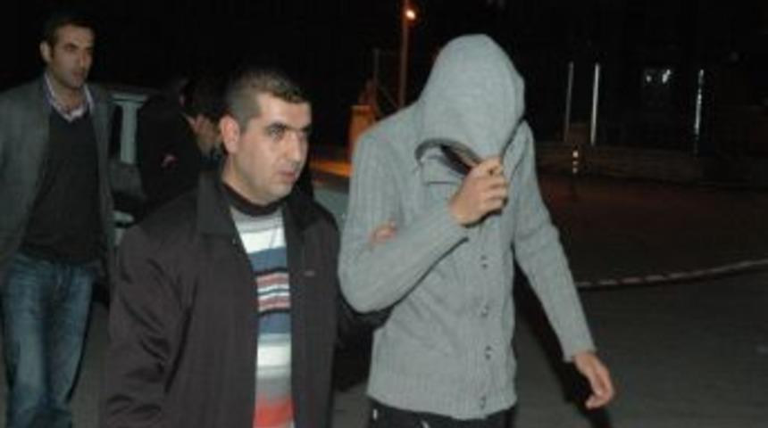 Kırşehir'de bı&ccedil;aklı kavga: 3 yaralı