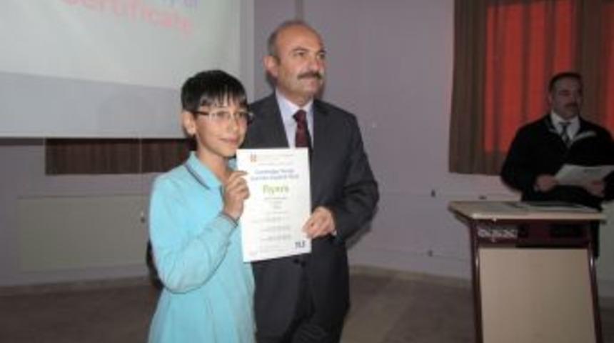 Esol Dil Sınavı&rsquo;nda başarılı olan &ouml;ğrencilere sertifikaları verildi