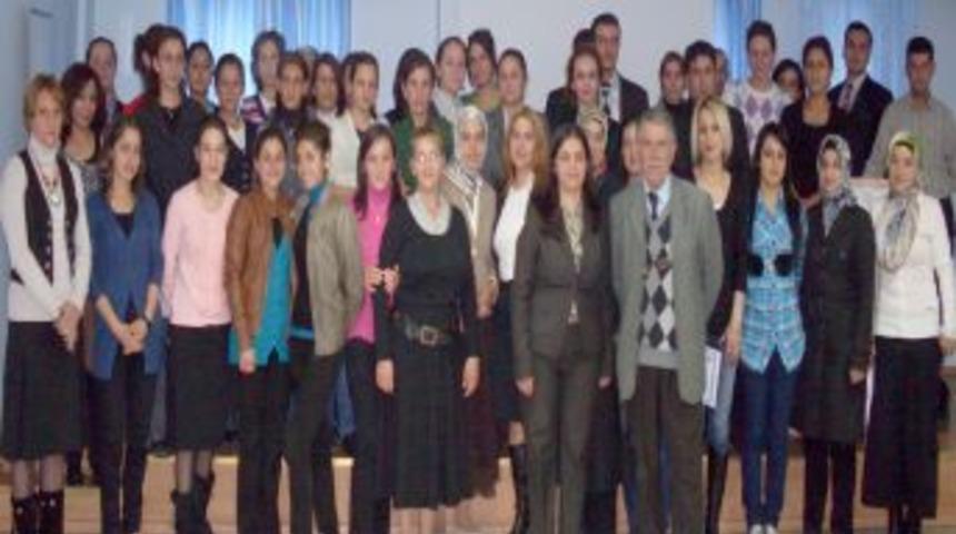 Kars'ta sağlık &ccedil;alışanlarına hizmet i&ccedil;i uyum semineri veriliyor