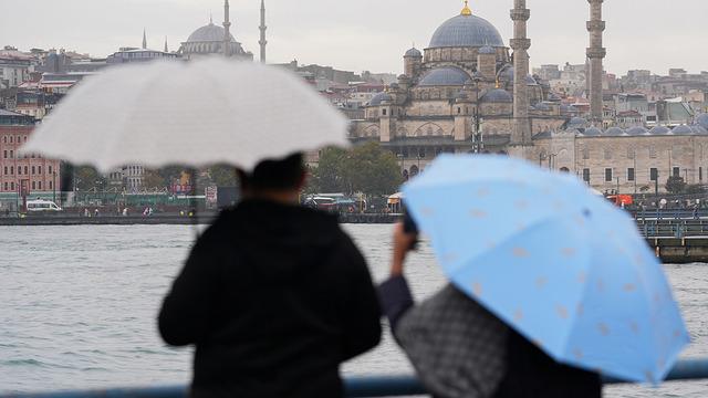 Meteoroloji haritası sarıya boyandı! İstanbul dahil 20 il için sağanak ve fırtına uyarısı