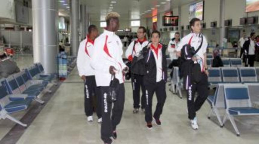 Samsunspor, Fenerbah&ccedil;e ma&ccedil;ı i&ccedil;in İstanbul&rsquo;a gitti