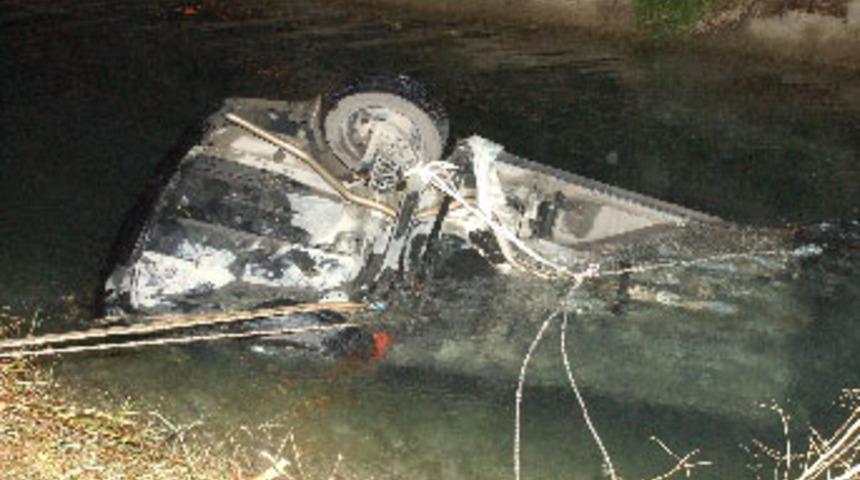 Kanala u&ccedil;an otomobilde can pazarı: 4 &ouml;l&uuml;