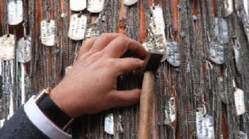 Şehit ağacında k&uuml;nye asacak yer kalmadı