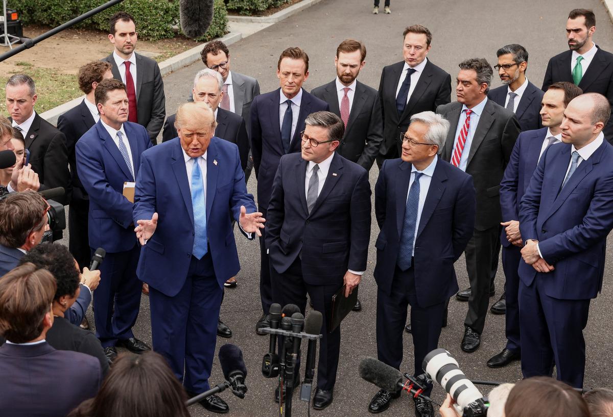 Trump imzaladı! "Yapay zekâ" yerine "süper zekâ" kullanılacak 1