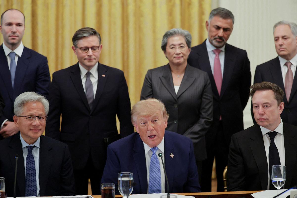 Trump imzaladı! "Yapay zekâ" yerine "süper zekâ" kullanılacak 3