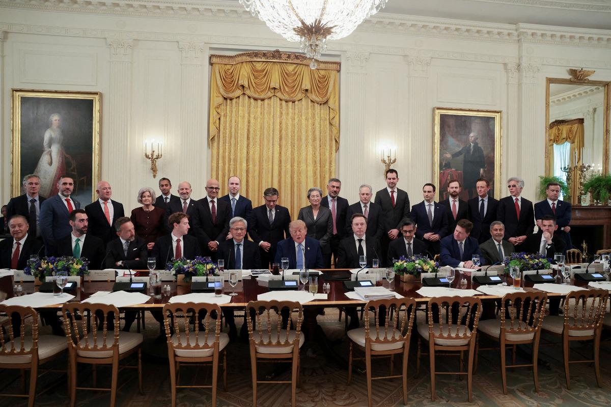 Trump imzaladı! "Yapay zekâ" yerine "süper zekâ" kullanılacak 2