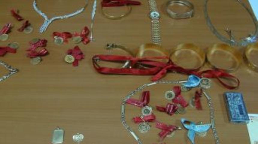 Bor&ccedil;larını &ouml;demek i&ccedil;in komşusunu soydurttu