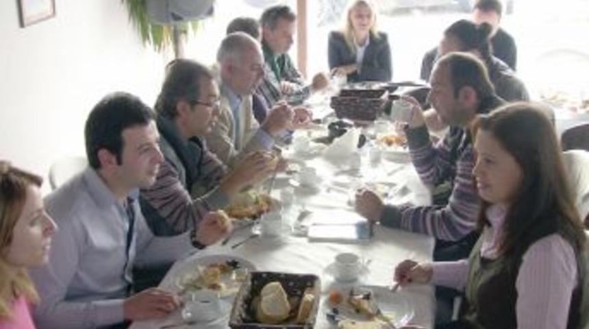 Abay Grup d&ouml;rd&uuml;nc&uuml; kuruluş yıld&ouml;n&uuml;m&uuml;n&uuml; kutluyor