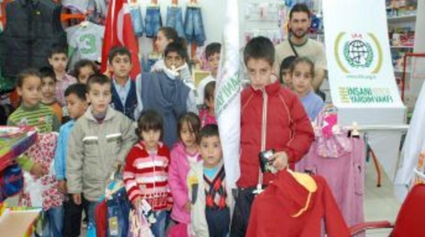 İHH bayram &ouml;ncesi yetim &ccedil;ocukların y&uuml;z&uuml;n&uuml; g&uuml;ld&uuml;rd&uuml;