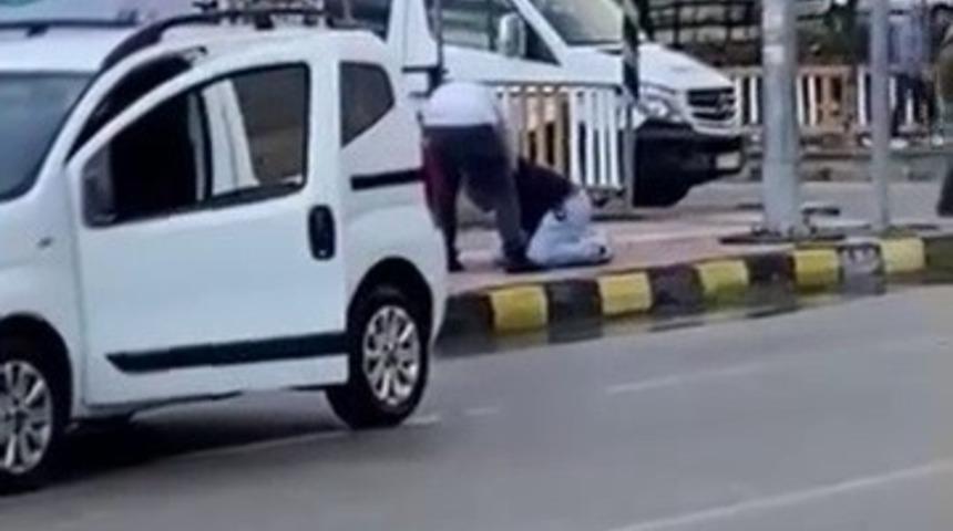 Sokak ortasında kurşunların hedefi olan şahıs &ouml;ld&uuml;