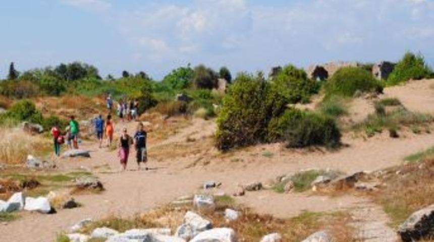 Selge ve Side'de g&uuml;z d&ouml;nemi temizlik &ccedil;alışması başladı