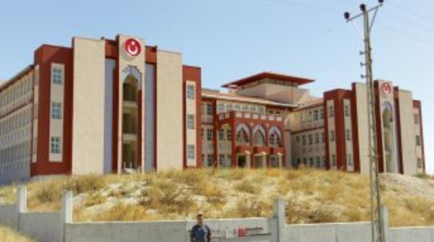 M&uuml;teahhit firma iflas edince, milyon liralık okul inşaatı yarım kaldı