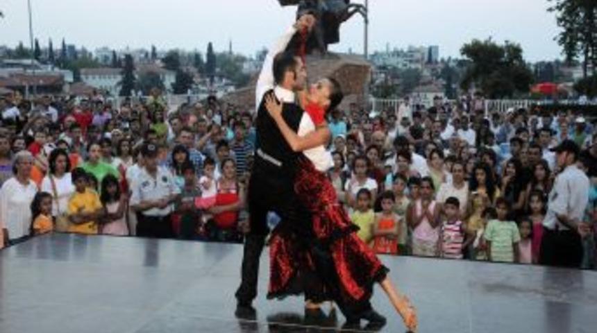 Antalyalılara ücretsiz vals ve zeybek kursu