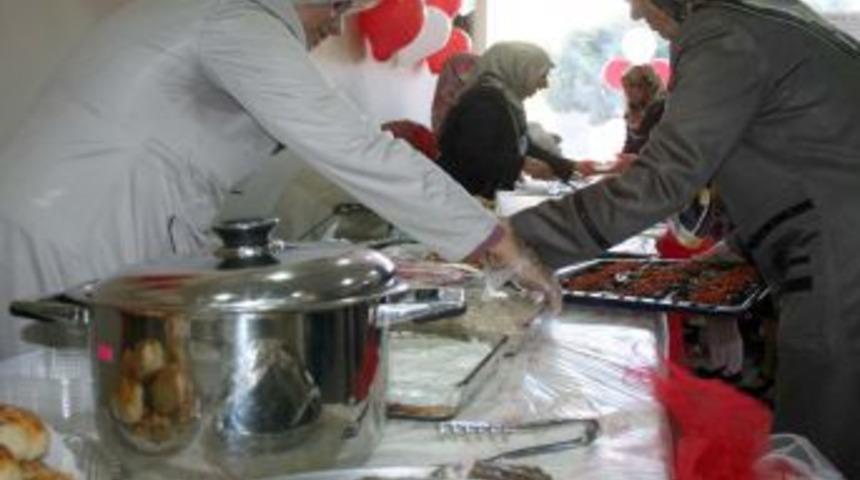 Midyatlı kadınlar &ouml;ğrenciler yararına kermes d&uuml;zenledi