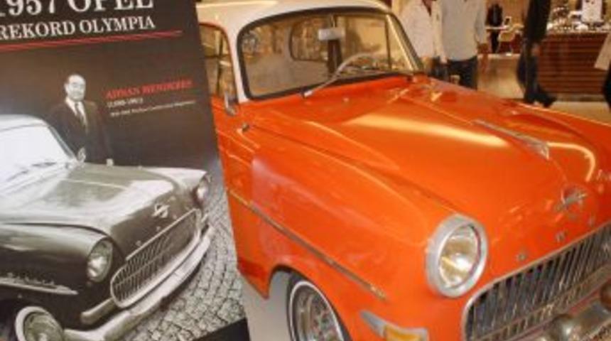 İskenderun Otoshow Fuarı'nda antika ara&ccedil;lar ilgi odağı oldu