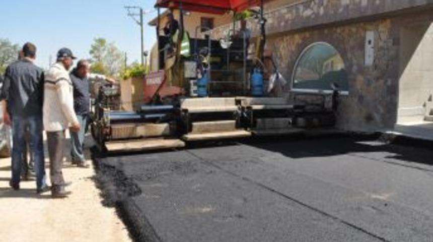 G&ouml;lbaşı belediyesi mahalle yollarını asfaltlıyor