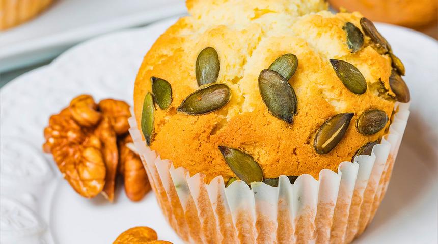 &Ccedil;ay saatlerinin yeni favorisi: Yumuşacık yulaflı muzlu kek