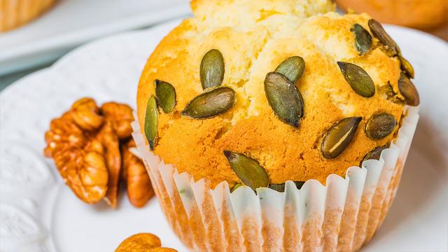 Çay saatlerinin yeni favorisi: Yumuşacık yulaflı muzlu kek