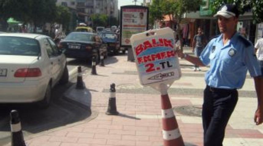 Manisa Belediyesi kaldırım işgaliyle m&uuml;cadele başlattı