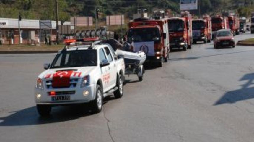 İtfaiyeciler &ouml;nce tatbikat, sonra şehir turu yaptı