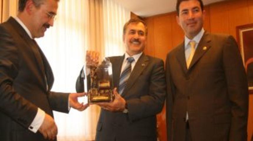 Eroğlu: Su taşkınlarına karşı dere ıslah &ccedil;alışmaları s&uuml;r&uuml;yor, &ouml;denek sorunu yok