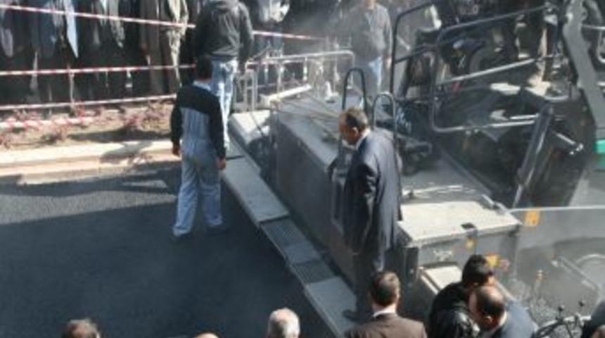 Ağrı Belediyesi, sıcak asfalt &ccedil;alışmasına başladı