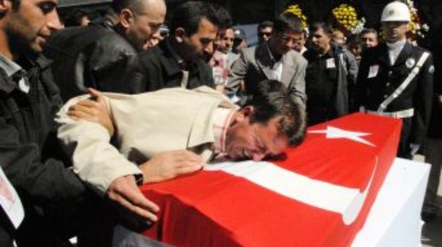 Yahyalı şehidini g&ouml;zyaşlarıyla uğurladı