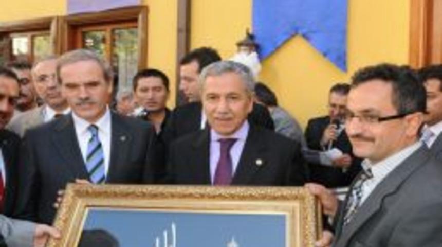 Arın&ccedil;: Ter&ouml;rle m&uuml;cadelede yurt dışından yeterli desteği g&ouml;rm&uuml;yoruz