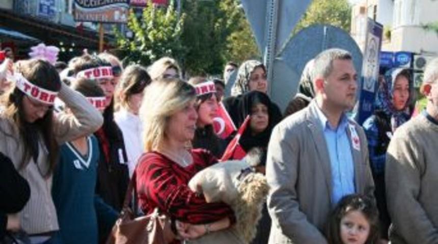 İznik&rsquo;te şehitler i&ccedil;in gıyabi cenaze namazı kılındı