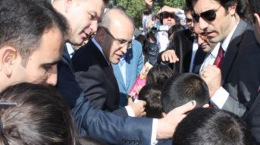 Bakan Şimşek: Irk&ccedil;ılık i&ccedil;in yapılan bir m&uuml;cadele, hak m&uuml;cadelesi değildir