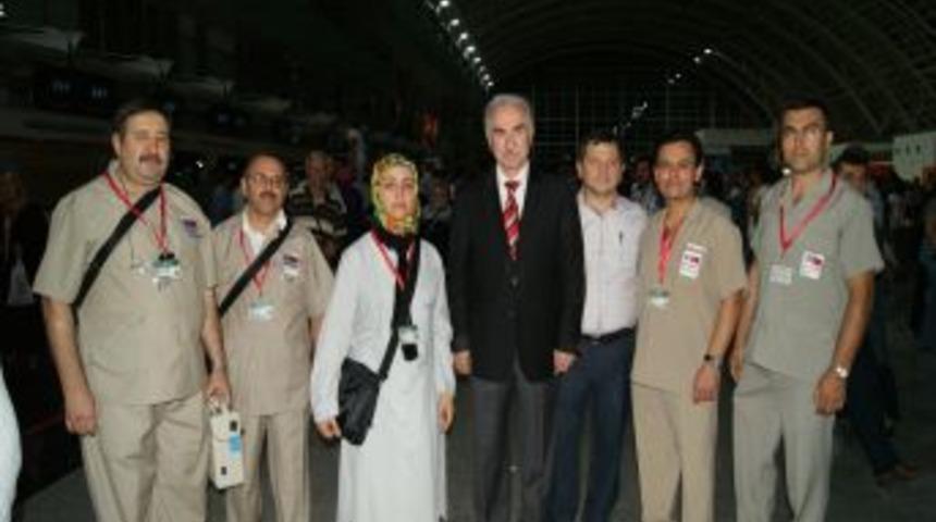 İzmir'in ilk hac kafilesi dualarla uğurlandı