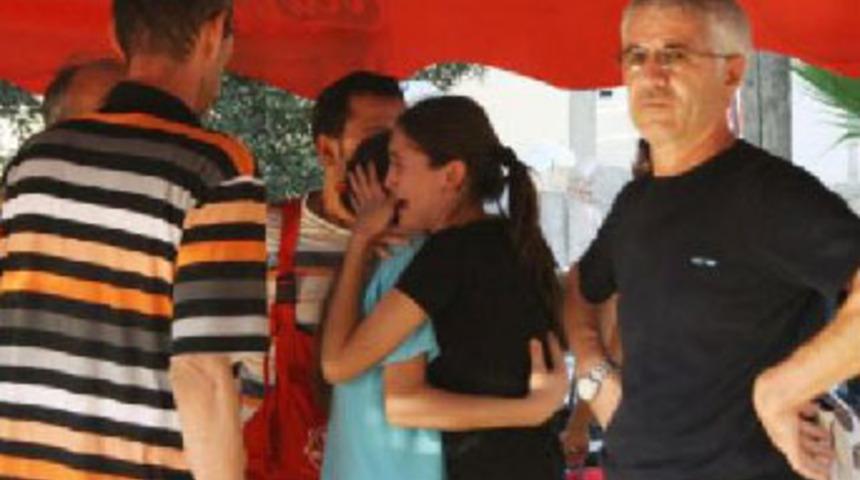 Kızlarının g&ouml;z&uuml; &ouml;n&uuml;nde dehşet sa&ccedil;tı