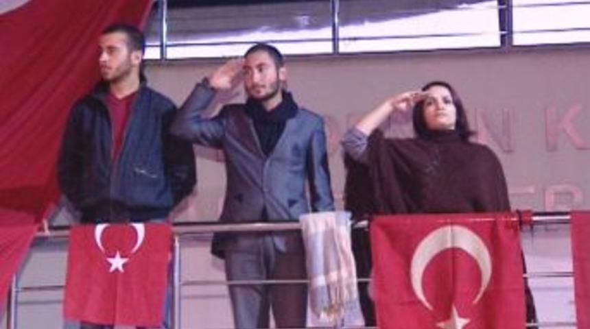 Şehitler i&ccedil;in Atat&uuml;rk ve Şehitler Anıtı&rsquo;nda n&ouml;bet tuttular