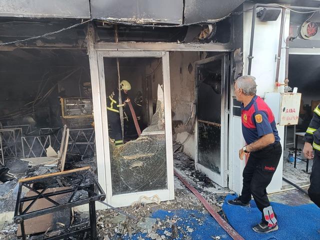Siirt te bir kafede çıkan yangın söndürüldü 2