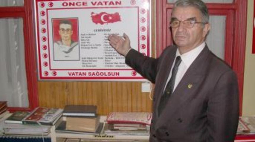 Şehit oğlunun adını yaşatmak i&ccedil;in m&uuml;ze kurdu, maaşıyla burs veriyor