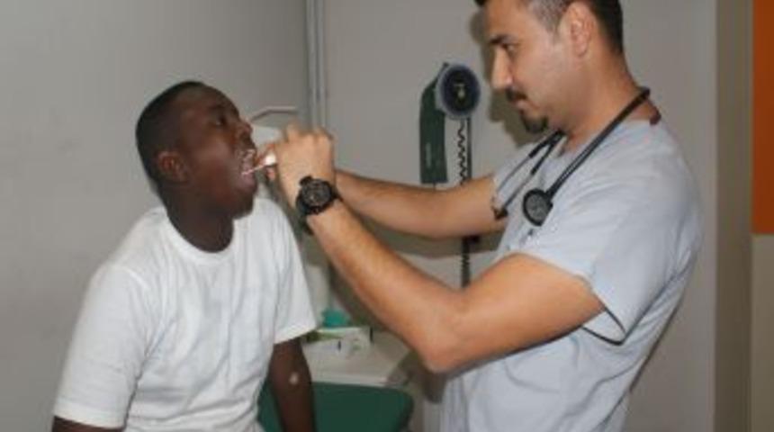 Uşak'taki Somalili &ouml;ğrenciler sağlık kontrolundan ge&ccedil;ti