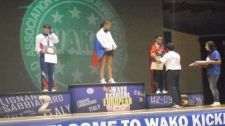 Kick Boks&rsquo;ta iki sporcu bronz madalya kazandı