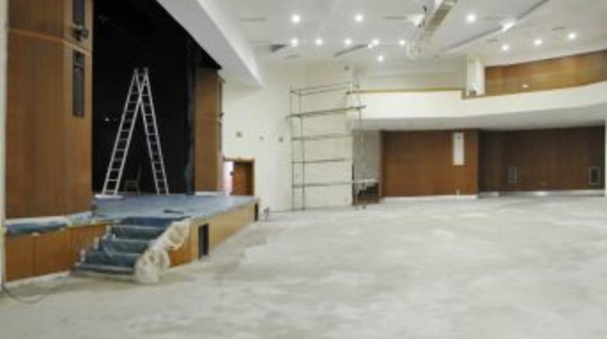 Yenimahalle'den tiyatroseverlere salon m&uuml;jdesi