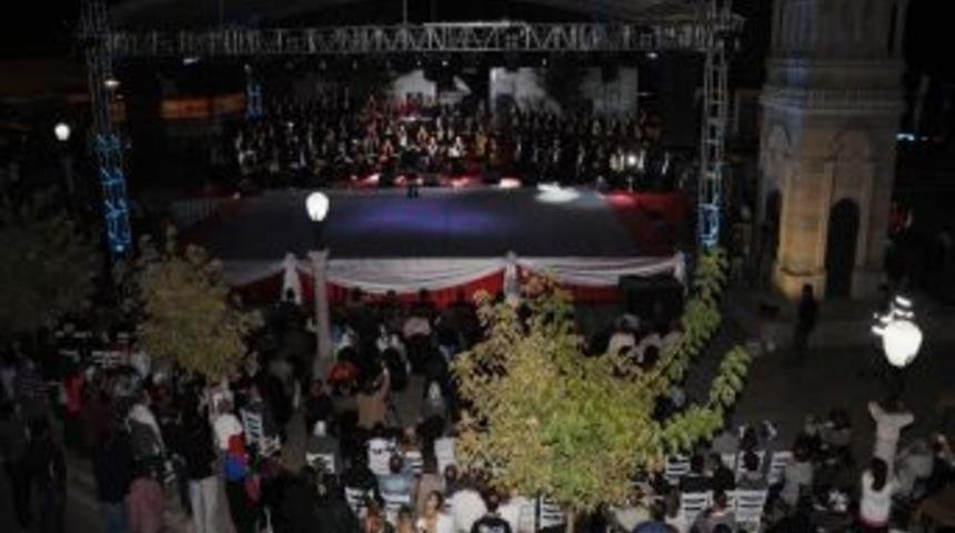 Sanat sezonu Hamam&ouml;n&uuml;&rsquo;ndeki konserle a&ccedil;ıldı