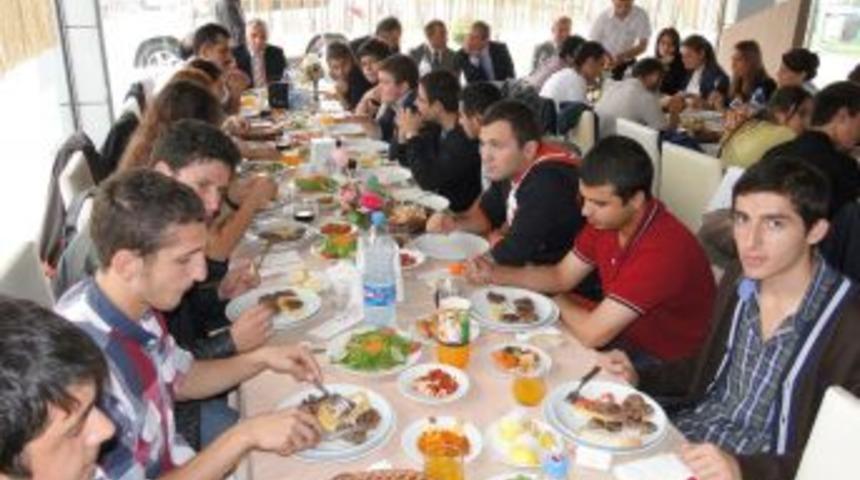 KT&Uuml; Of Teknoloji Fak&uuml;ltesi'nin ilk &ouml;ğrencileri yemekle karşılandı