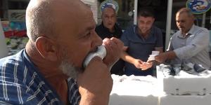 Fiyatı 100 TL'ye düştü! Dayanamayıp çiğ çiğ yedi
