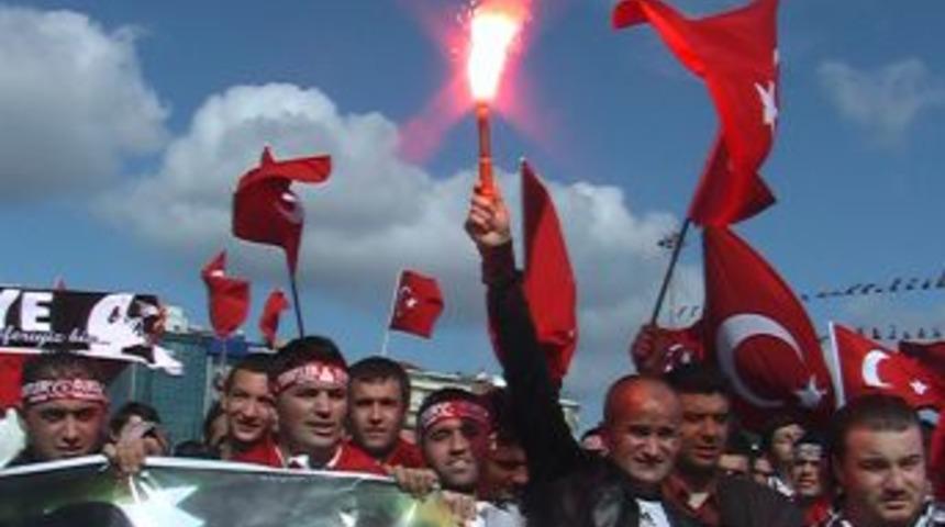 Beşiktaş taraftarından 'ter&ouml;r' protestosu